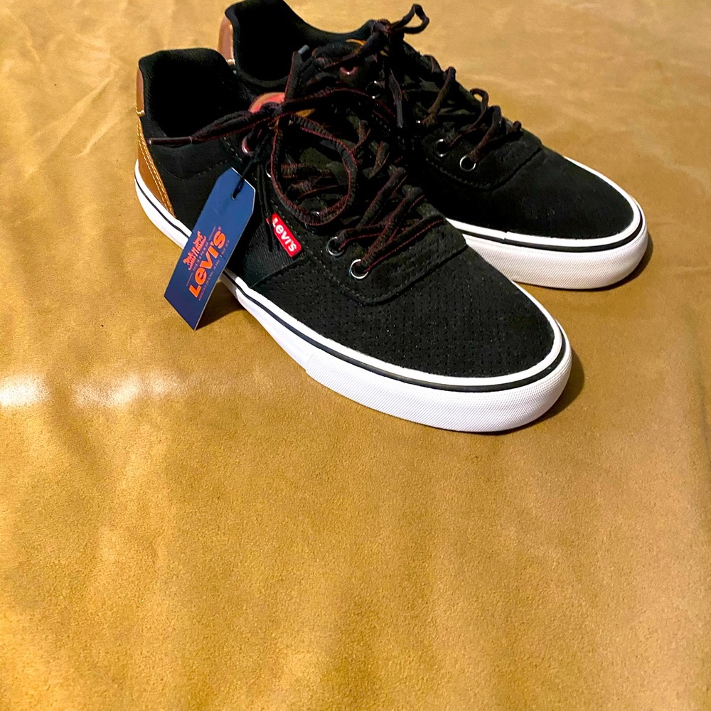 Levi’s sneakers size 8, color black,white,brown